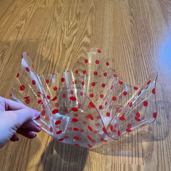 🔴Set of 2, medium size red & clear polka dot ruffle bowls, lightly used🔴 - Picture 7 of 8